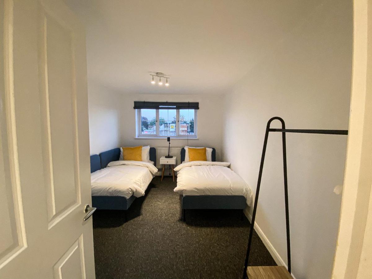 Heathrow/Ashford Hospital/Twickenham Short Stay Apartment Stanwell Extérieur photo