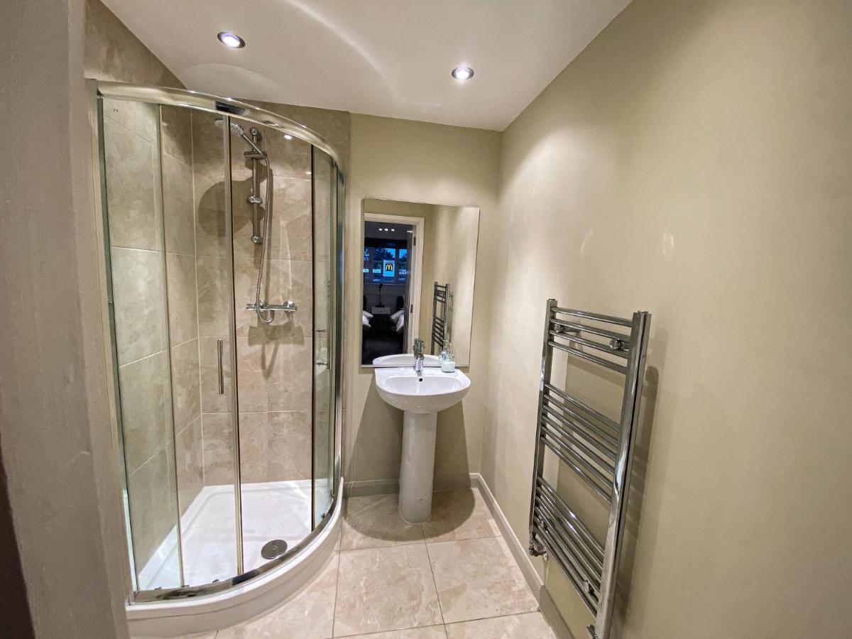 Heathrow/Ashford Hospital/Twickenham Short Stay Apartment Stanwell Extérieur photo
