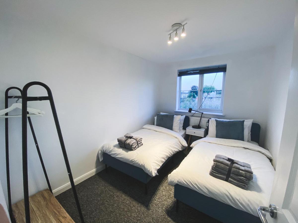 Heathrow/Ashford Hospital/Twickenham Short Stay Apartment Stanwell Extérieur photo