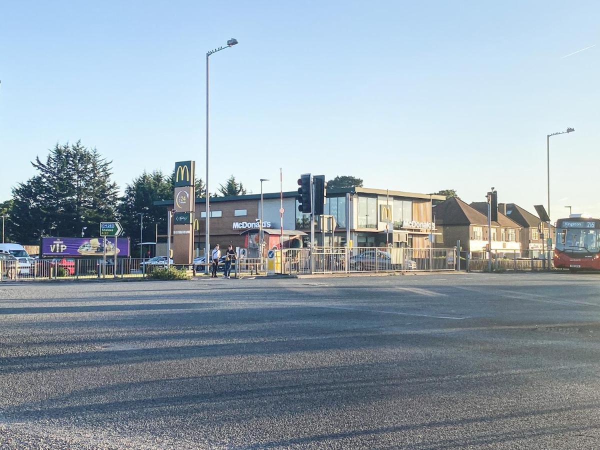 Heathrow/Ashford Hospital/Twickenham Short Stay Apartment Stanwell Extérieur photo